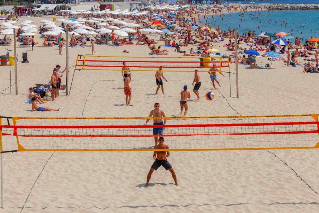 Beach-volley sur la plage de Barcelone