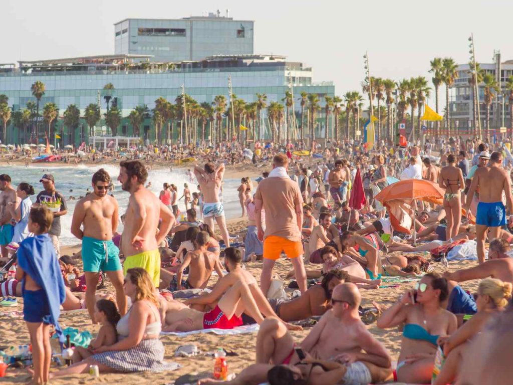 La plage de Barcelone est-elle vraiment bondée en été ?