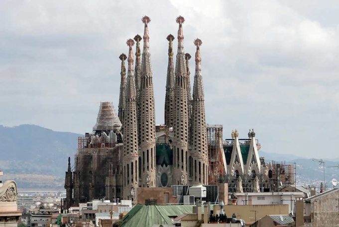 Lhistoire De La Sagrada Familia De Barcelone Histoire Sagrada Familia