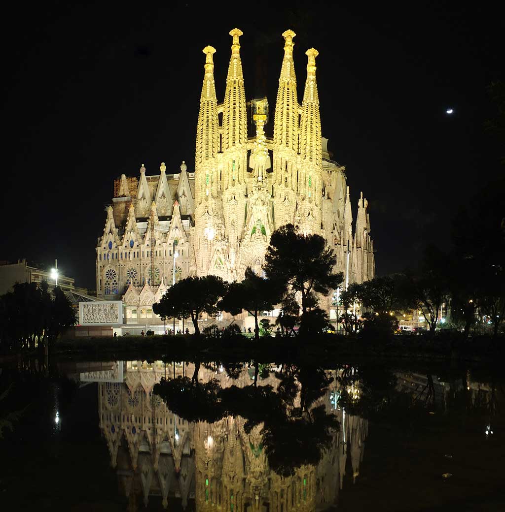 Lhistoire De La Sagrada Familia De Barcelone Histoire Sagrada Familia