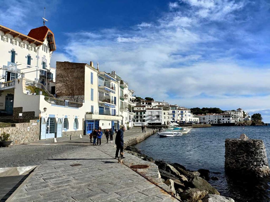Cadaqués : une petite ville pittoresque au bord de la mer